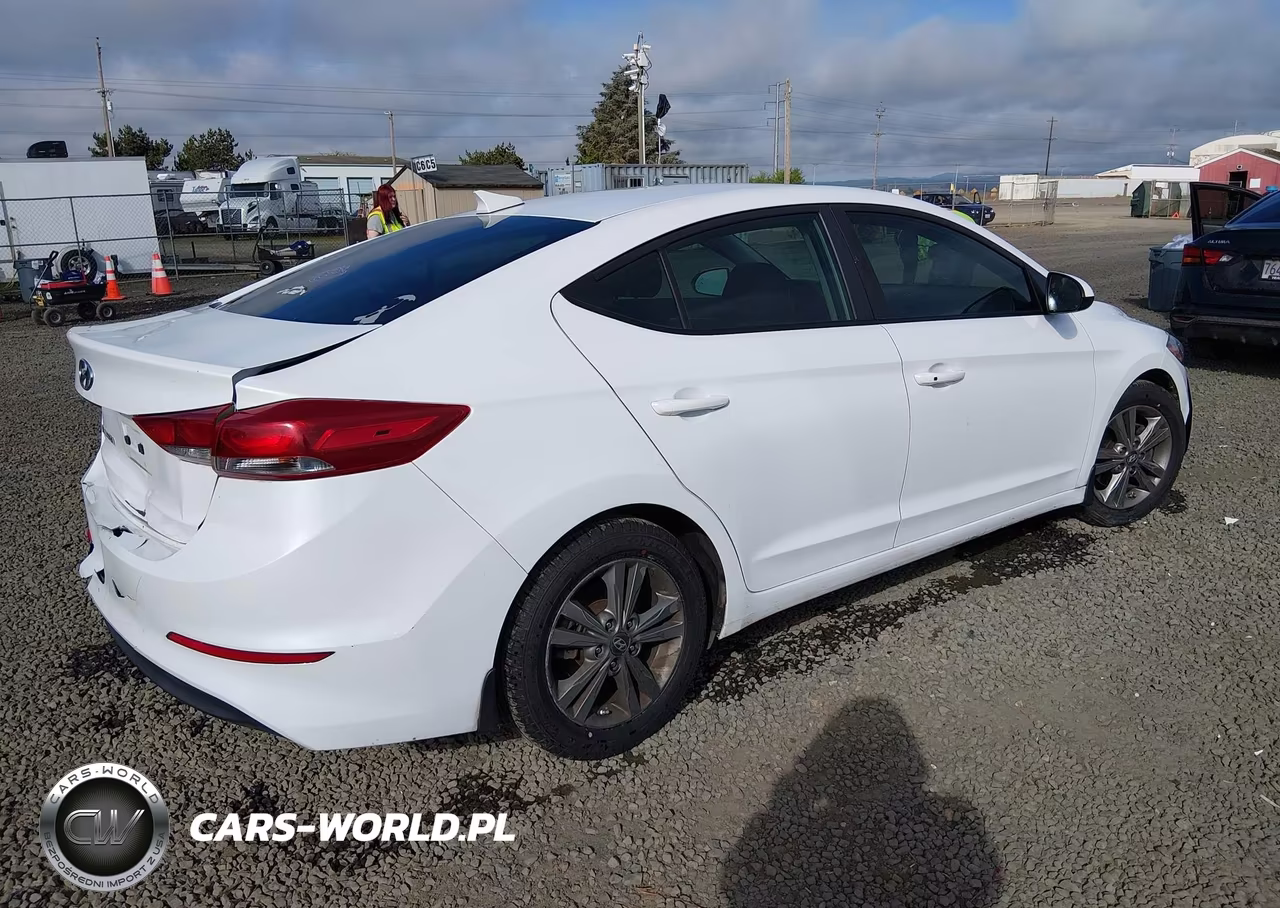 2018 Hyundai Elantra Value Edition VIN:5NPD84LF9JH317541 - 4