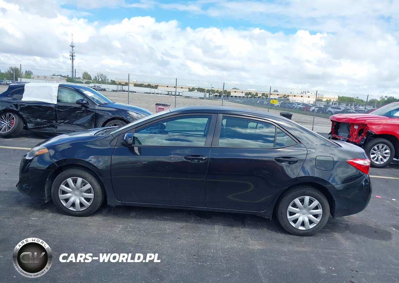 2017 Toyota Corolla Le VIN:5YFBURHE7HP617026 - 14