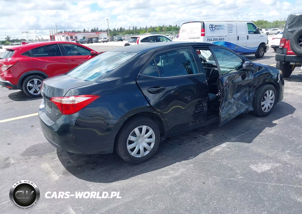 2017 Toyota Corolla Le VIN:5YFBURHE7HP617026 - 4
