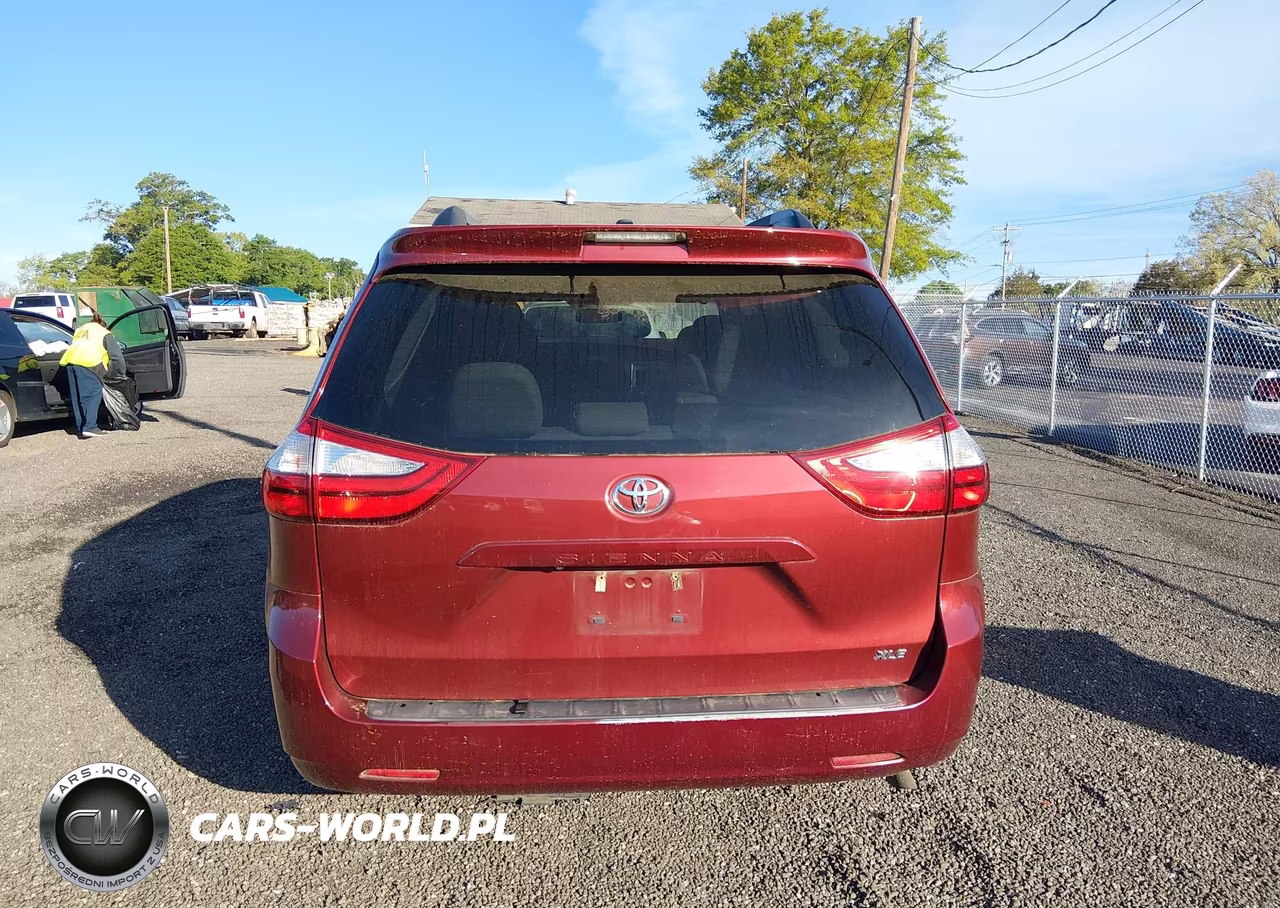 2016 Toyota Sienna Xle 8 Passenger VIN:5TDYK3DC2GS723536 - 17
