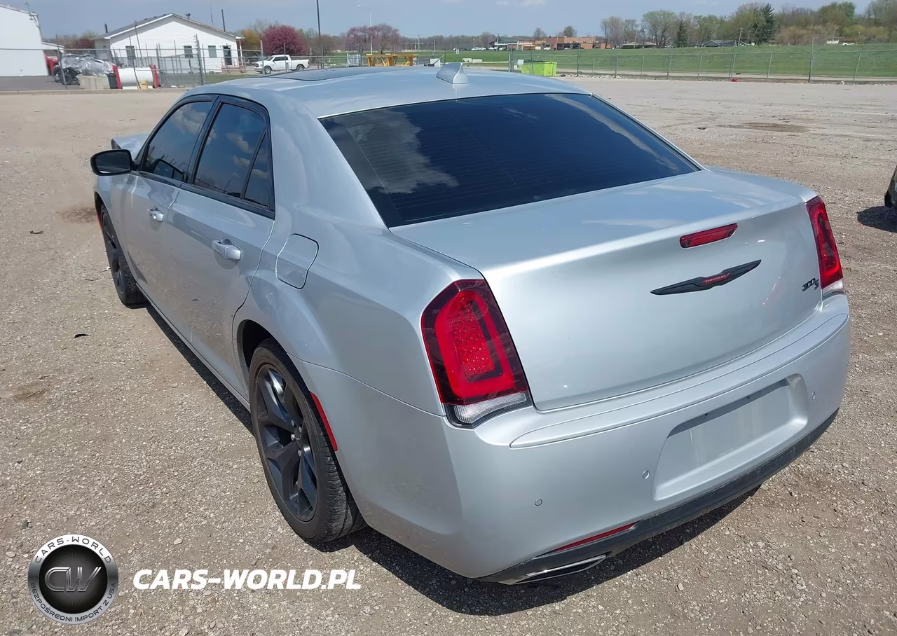 2023 Chrysler 300 300S VIN:2C3CCABG4PH628545 - 3