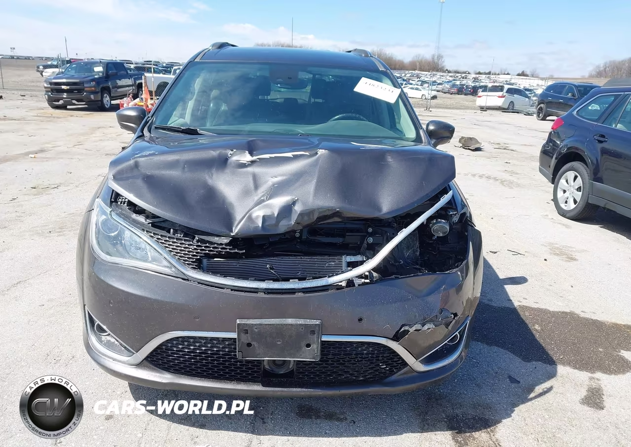 2020 Chrysler Pacifica Touring L Plus VIN:2C4RC1EG5LR127668 - 12