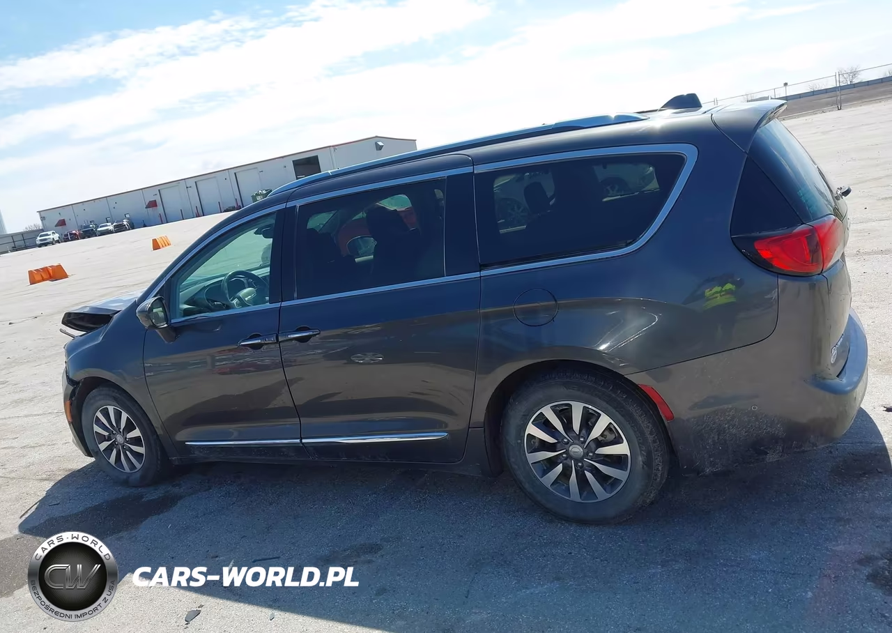 2020 Chrysler Pacifica Touring L Plus VIN:2C4RC1EG5LR127668 - 14
