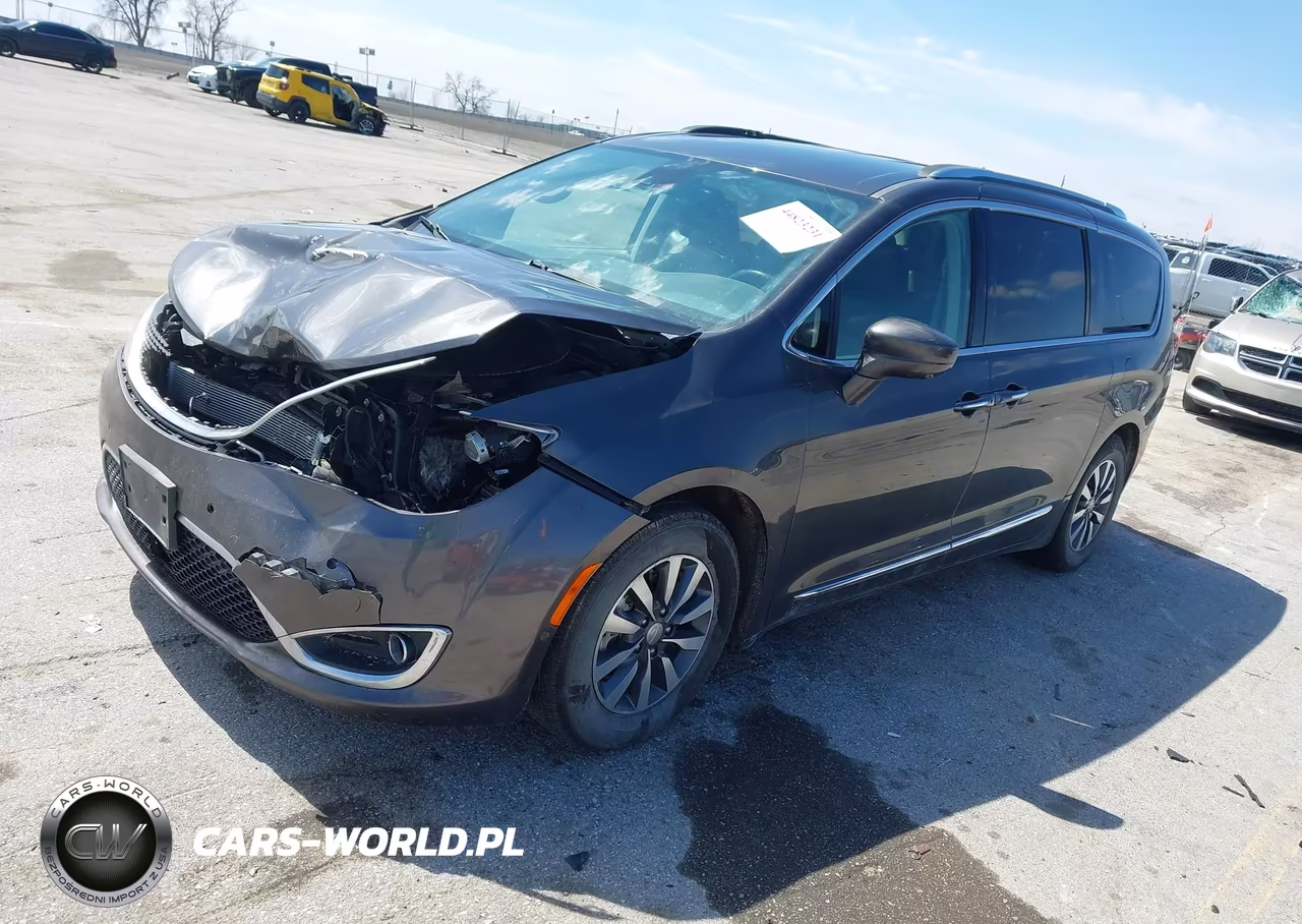 2020 Chrysler Pacifica Touring L Plus VIN:2C4RC1EG5LR127668 - 2