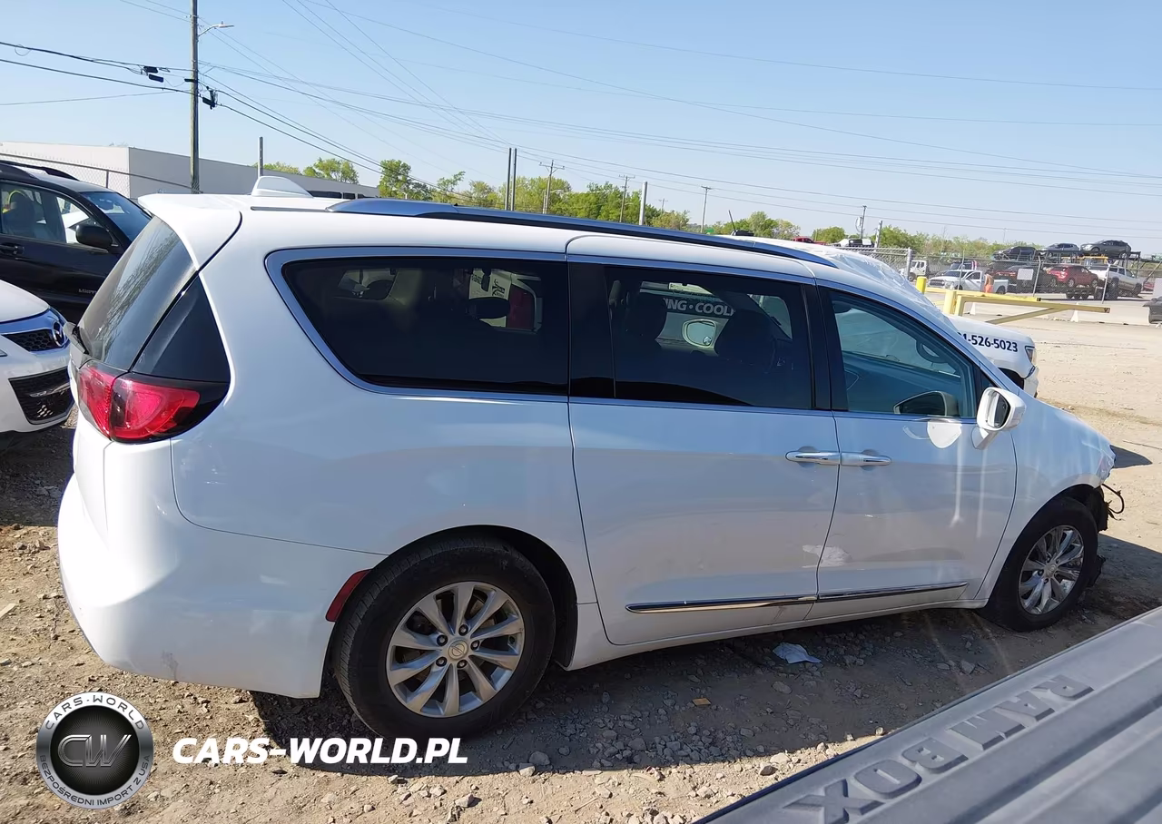 2019 Chrysler Pacifica Touring L VIN:2C4RC1BG4KR650621 - 14