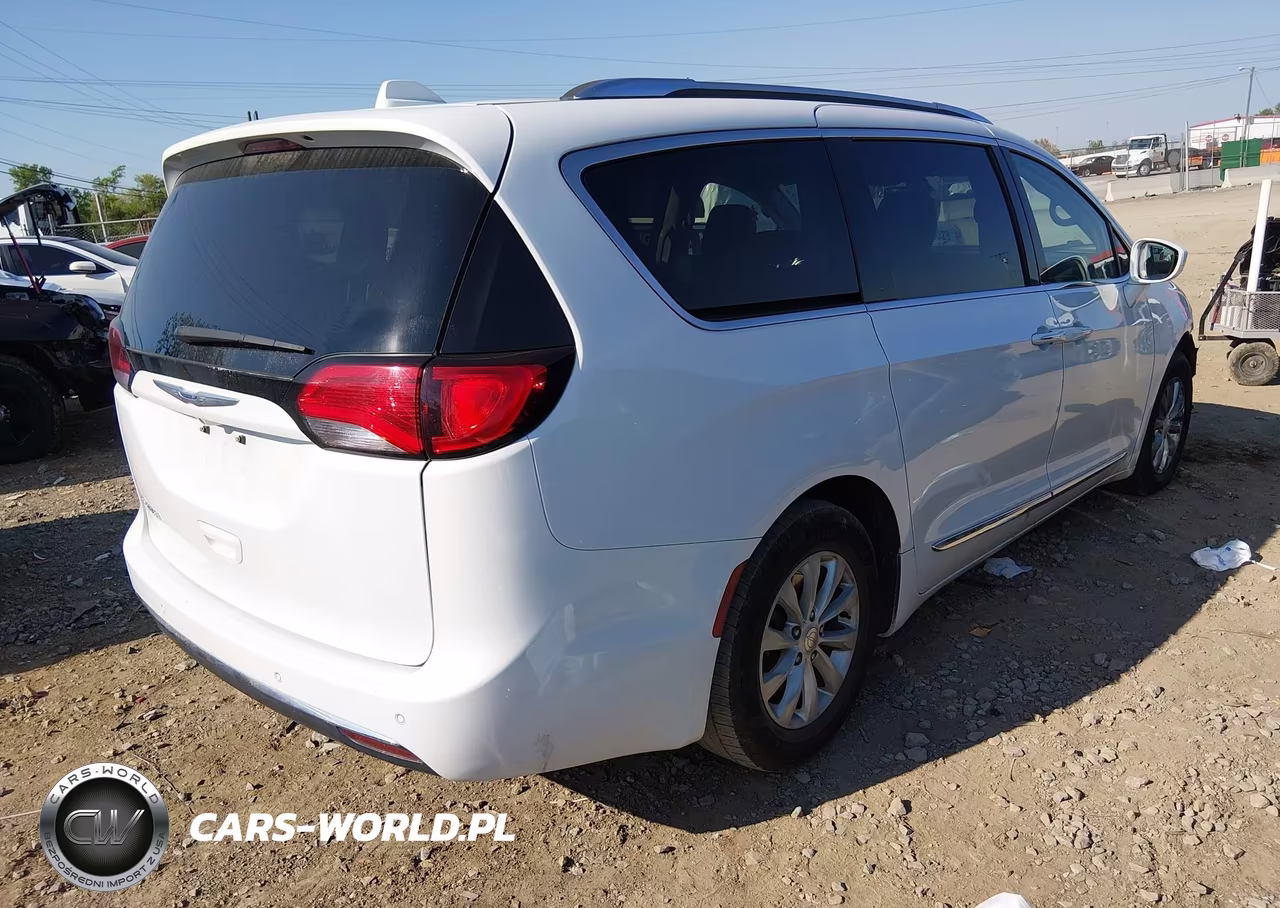 2019 Chrysler Pacifica Touring L VIN:2C4RC1BG4KR650621 - 4