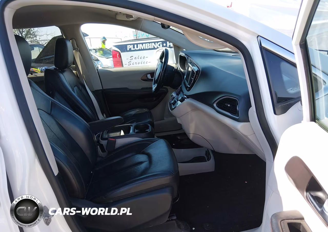 2019 Chrysler Pacifica Touring L VIN:2C4RC1BG4KR650621 - 5