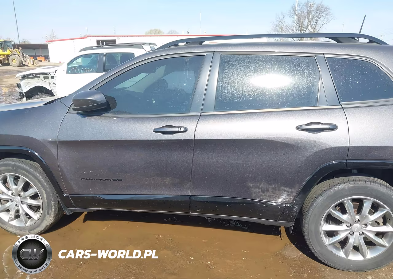 2018 Jeep Cherokee Latitude Tech Connect 4X4 VIN:1C4PJMCB9JD586921 - 14