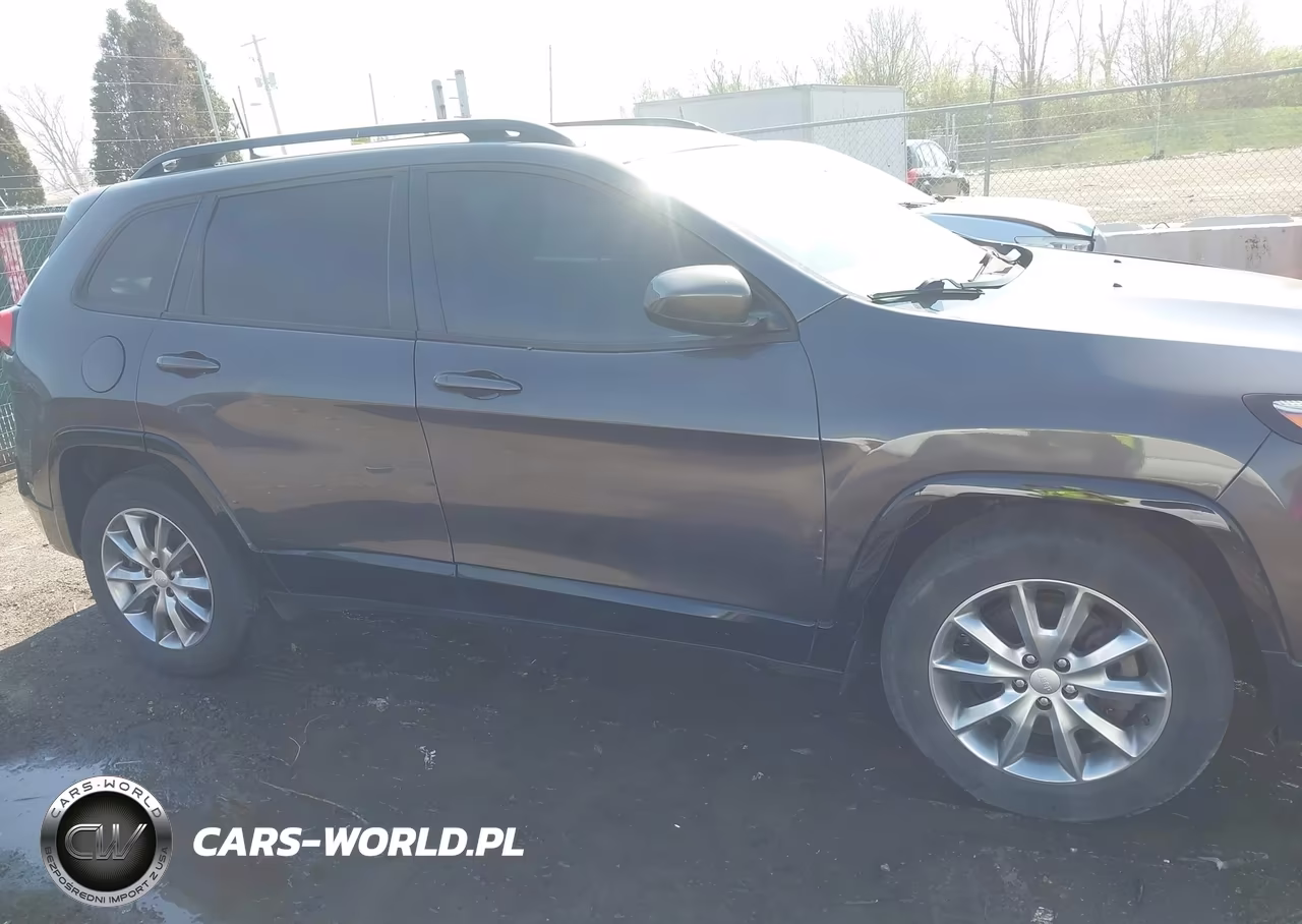 2018 Jeep Cherokee Latitude Tech Connect 4X4 VIN:1C4PJMCB9JD586921 - 17