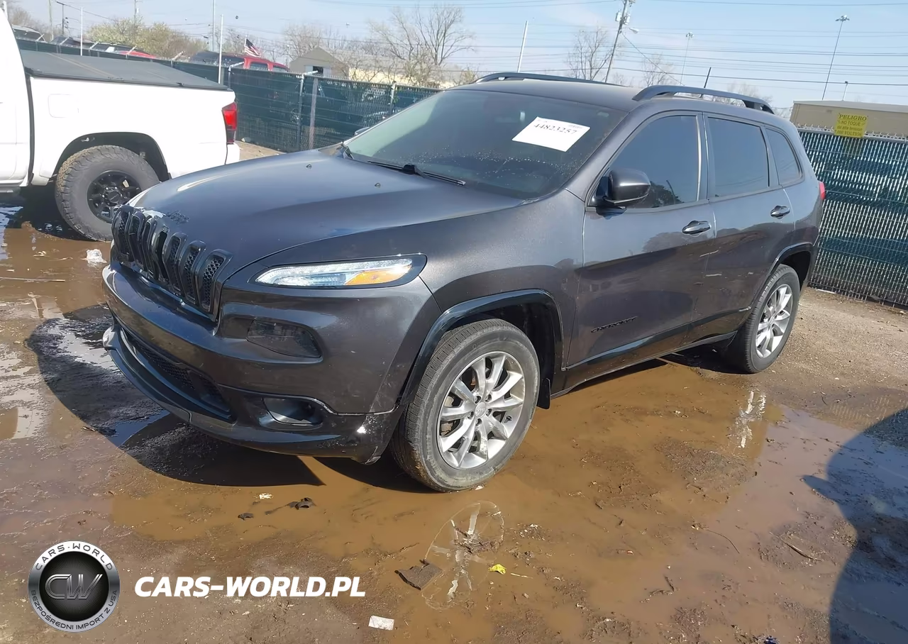 2018 Jeep Cherokee Latitude Tech Connect 4X4 VIN:1C4PJMCB9JD586921 - 2