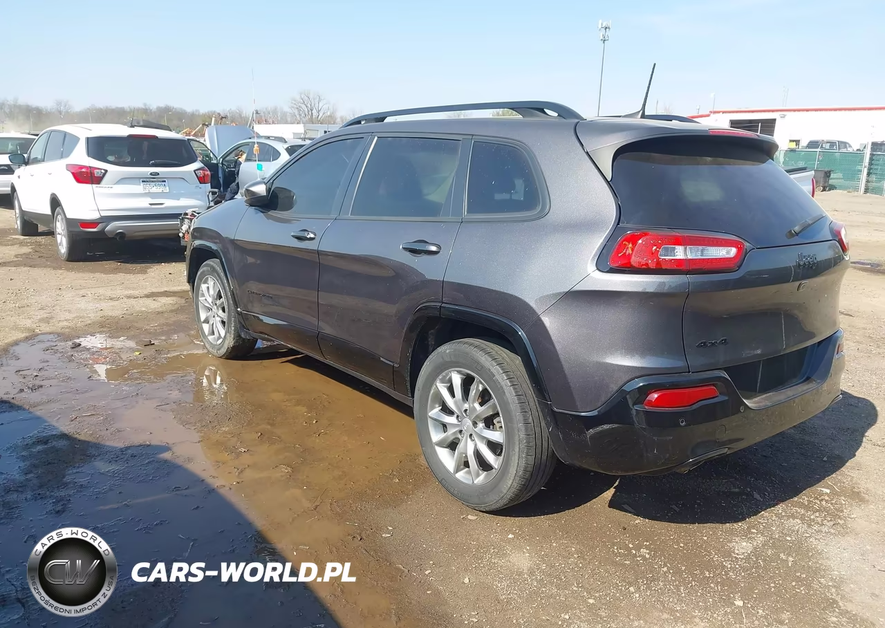 2018 Jeep Cherokee Latitude Tech Connect 4X4 VIN:1C4PJMCB9JD586921 - 3