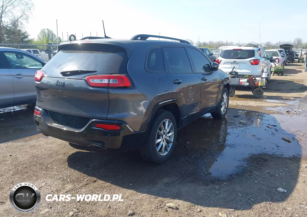 2018 Jeep Cherokee Latitude Tech Connect 4X4 VIN:1C4PJMCB9JD586921 - 4