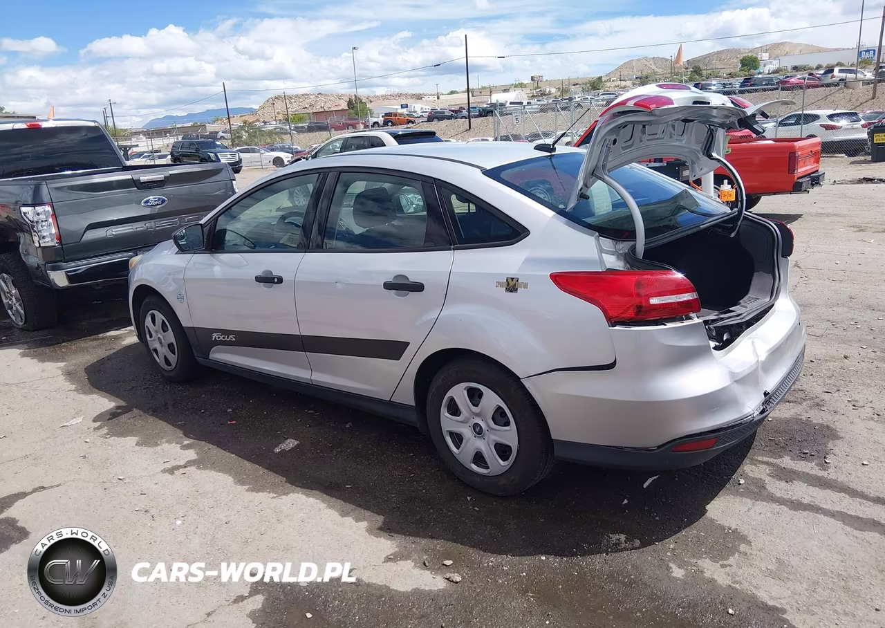2015 Ford Focus S VIN:1FADP3E21FL220396 - 3