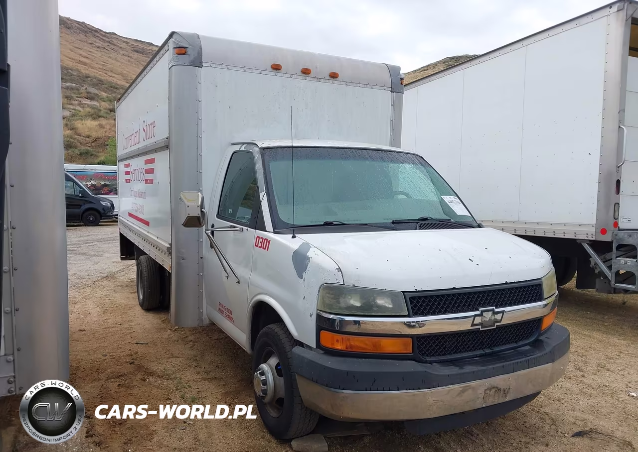 2003 Chevrolet Express Cutaway Base W-C7L-C7N