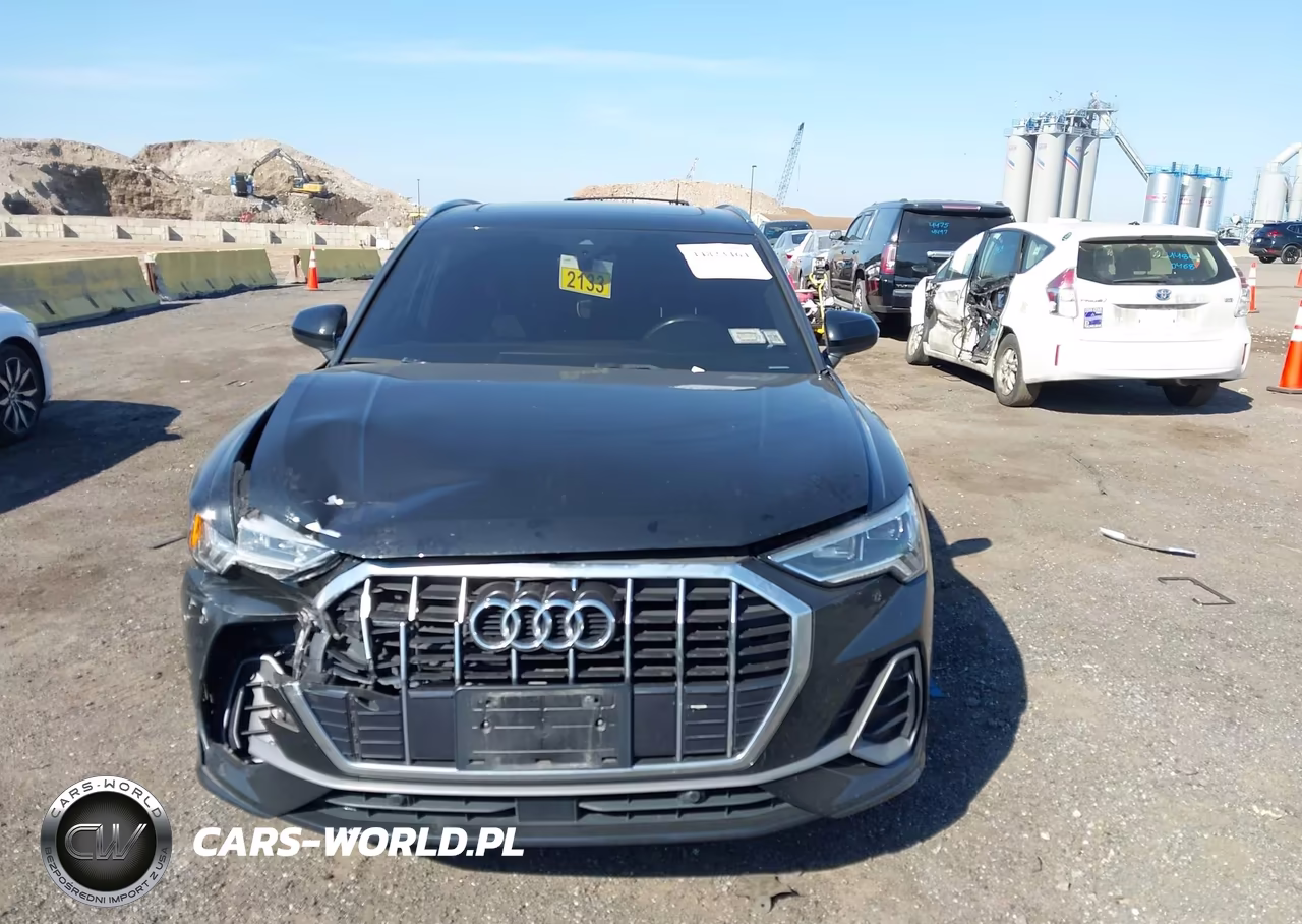 2019 Audi Q3 2.0T S Line Premium VIN:WA1EECF31K1082127 - 12