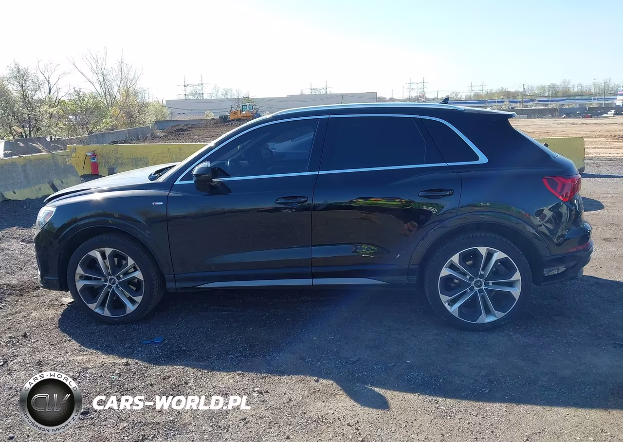 2019 Audi Q3 2.0T S Line Premium VIN:WA1EECF31K1082127 - 14