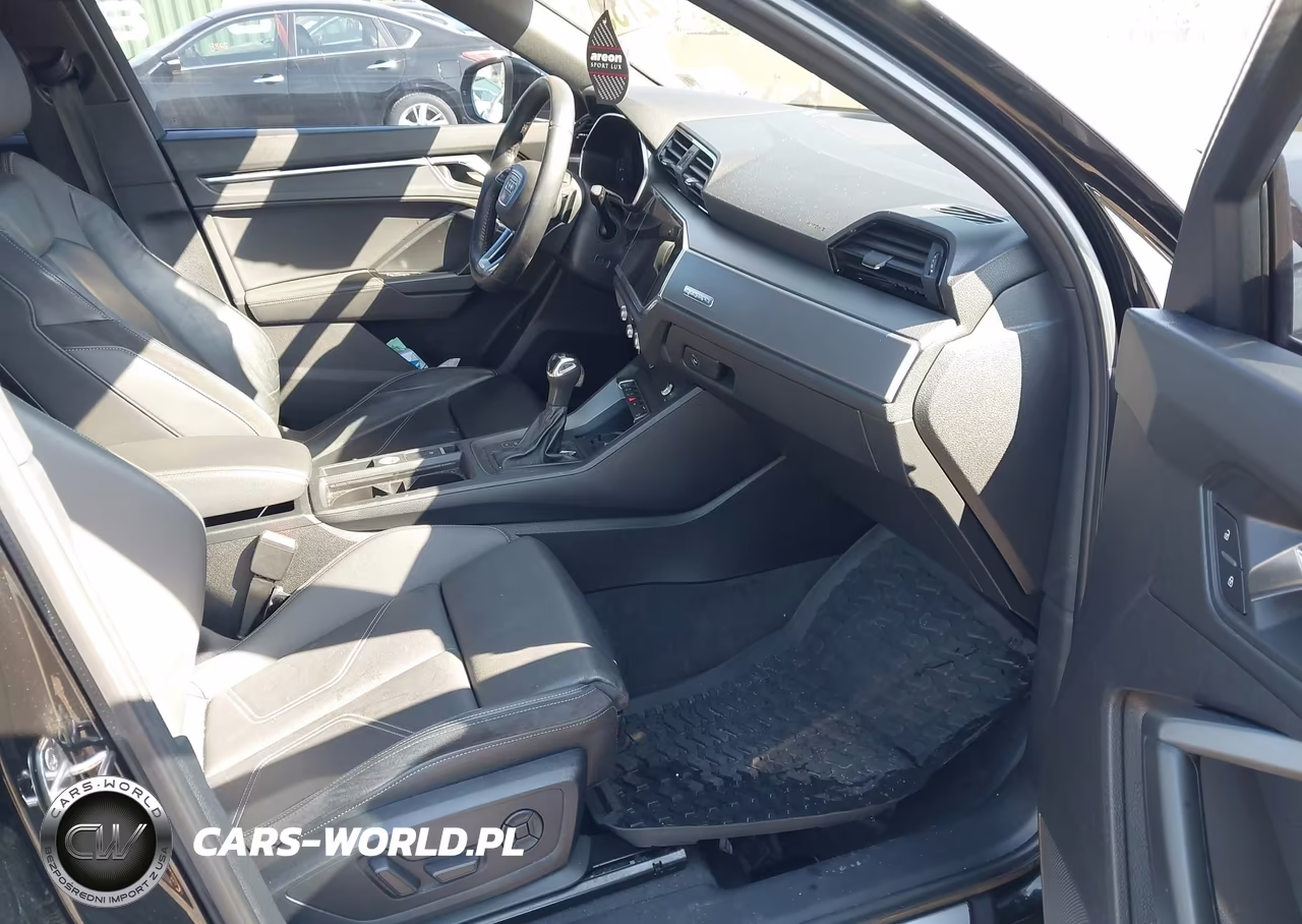2019 Audi Q3 2.0T S Line Premium VIN:WA1EECF31K1082127 - 5