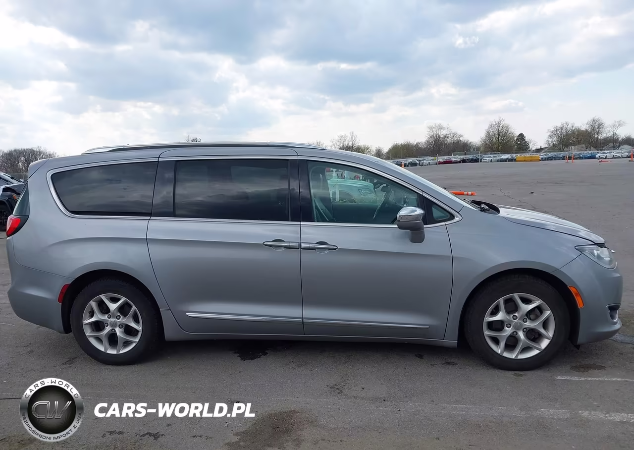 2020 Chrysler Pacifica Limited VIN:2C4RC1GG4LR283598 - 13