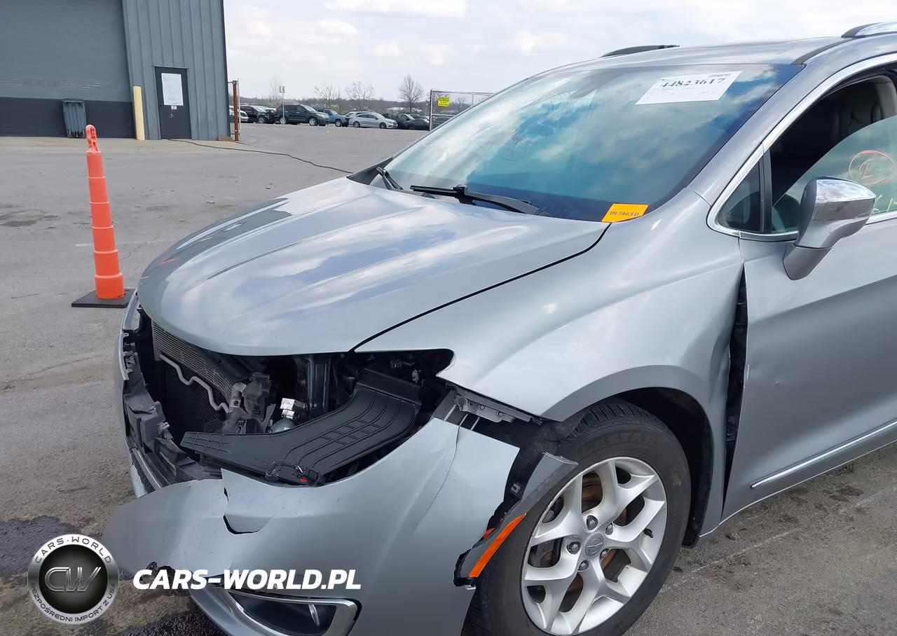 2020 Chrysler Pacifica Limited VIN:2C4RC1GG4LR283598 - 18