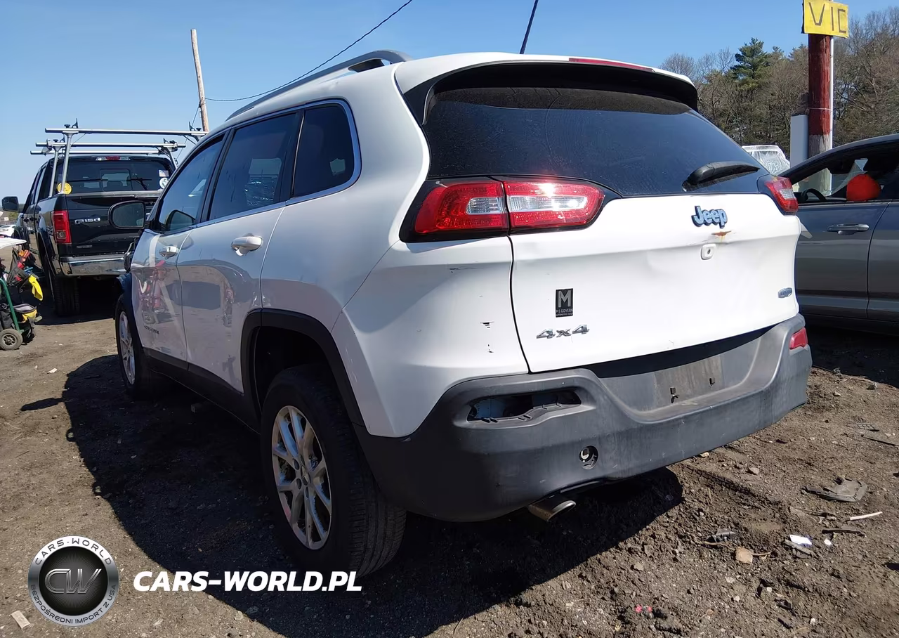 2016 Jeep Cherokee Latitude VIN:1C4PJMCBXGW359718 - 3