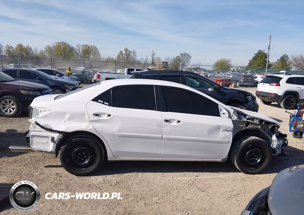 2018 Toyota Corolla Le VIN:2T1BURHE2JC014135 - 14