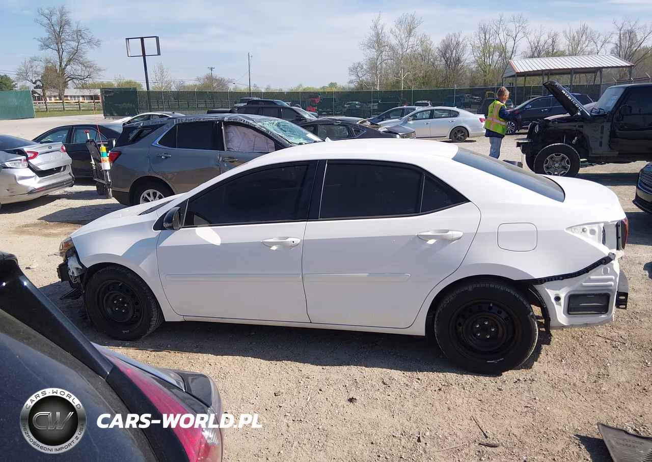 2018 Toyota Corolla Le VIN:2T1BURHE2JC014135 - 15