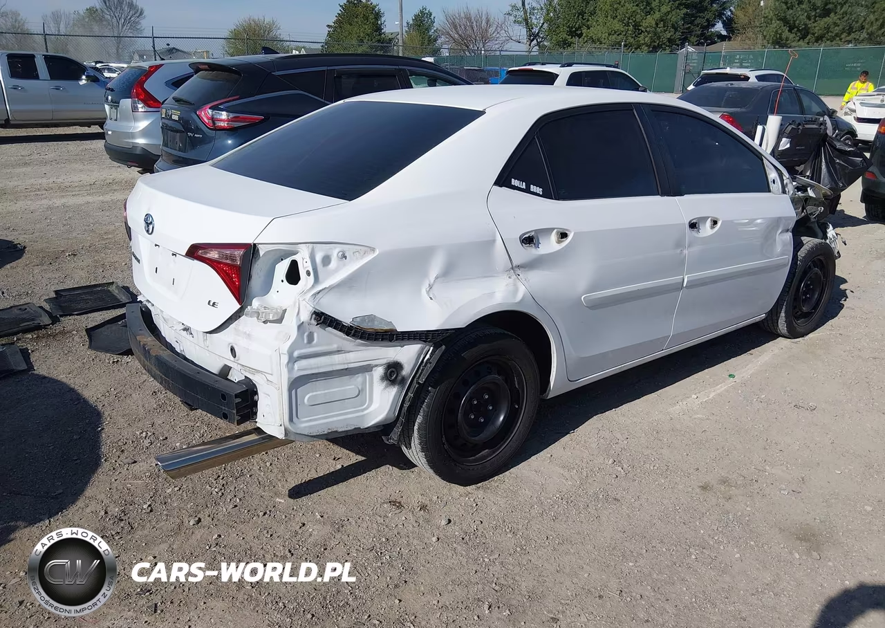 2018 Toyota Corolla Le VIN:2T1BURHE2JC014135 - 4