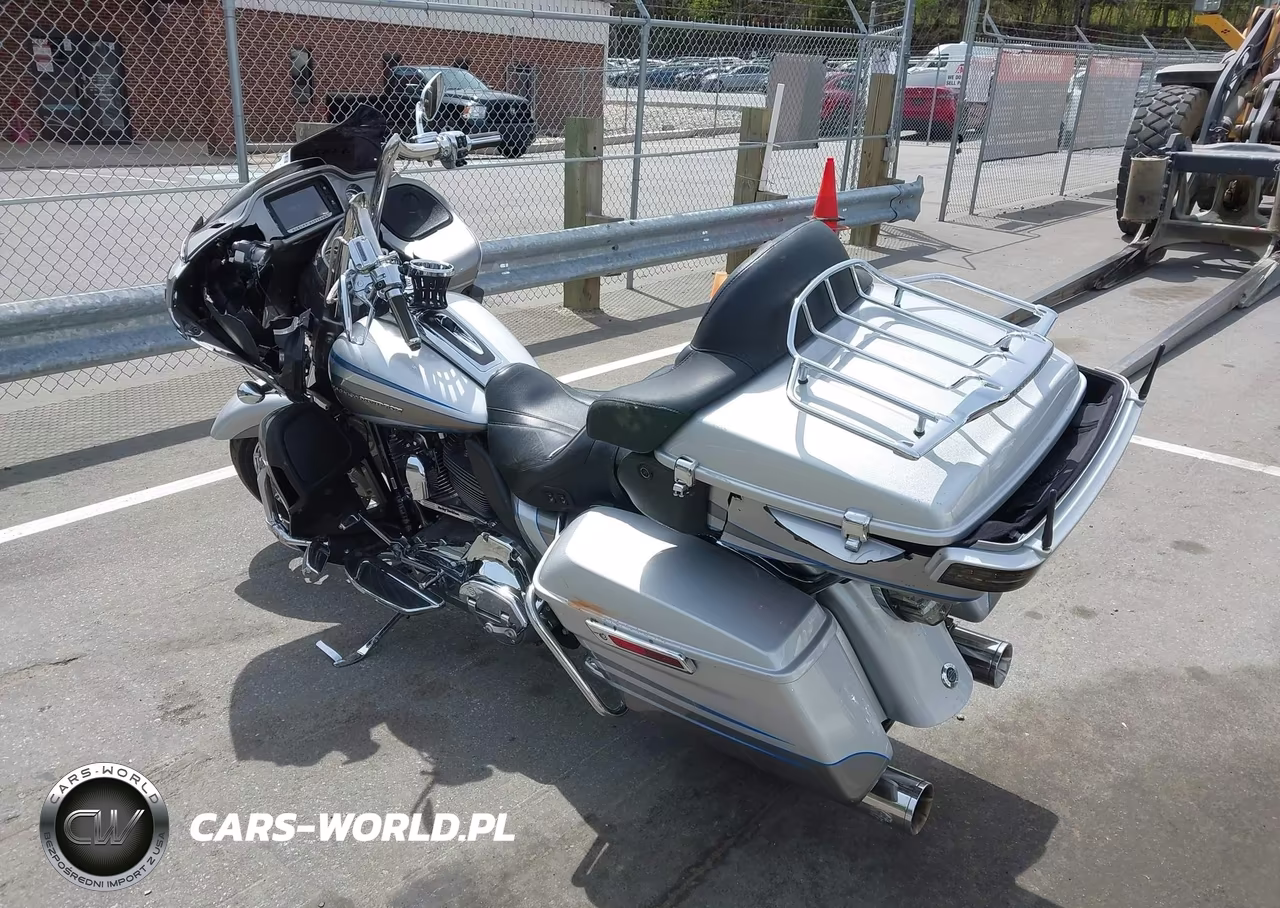 2016 Harley-Davidson Fltruse Cvo Road Glide VIN:1HD1TAN11GB950710 - 3