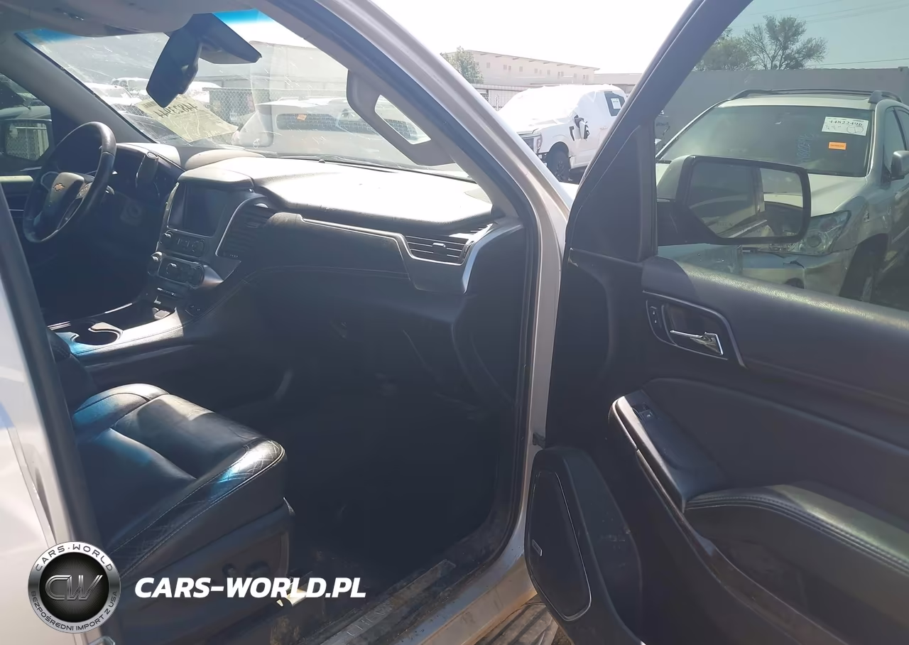 2019 Chevrolet Suburban Lt VIN:1GNSKHKC2KR380702 - 5