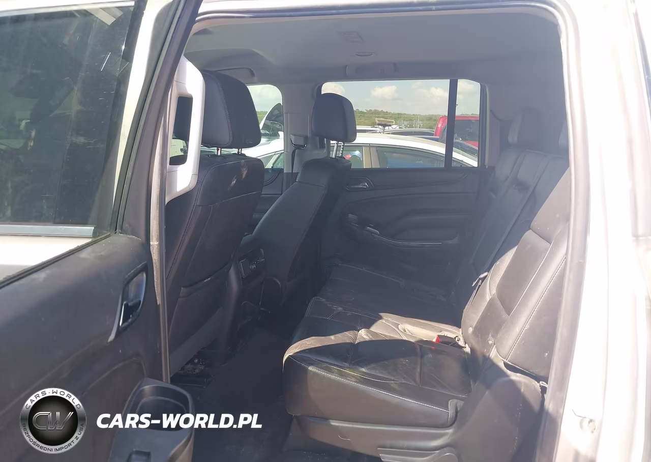 2019 Chevrolet Suburban Lt VIN:1GNSKHKC2KR380702 - 8