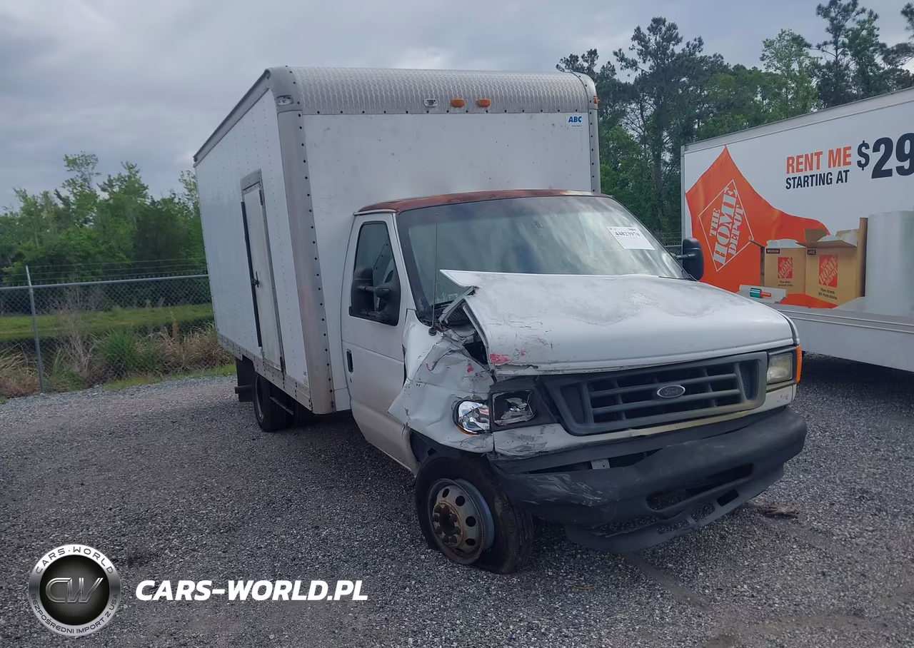 2004 Ford E-350 Cutaway Standard