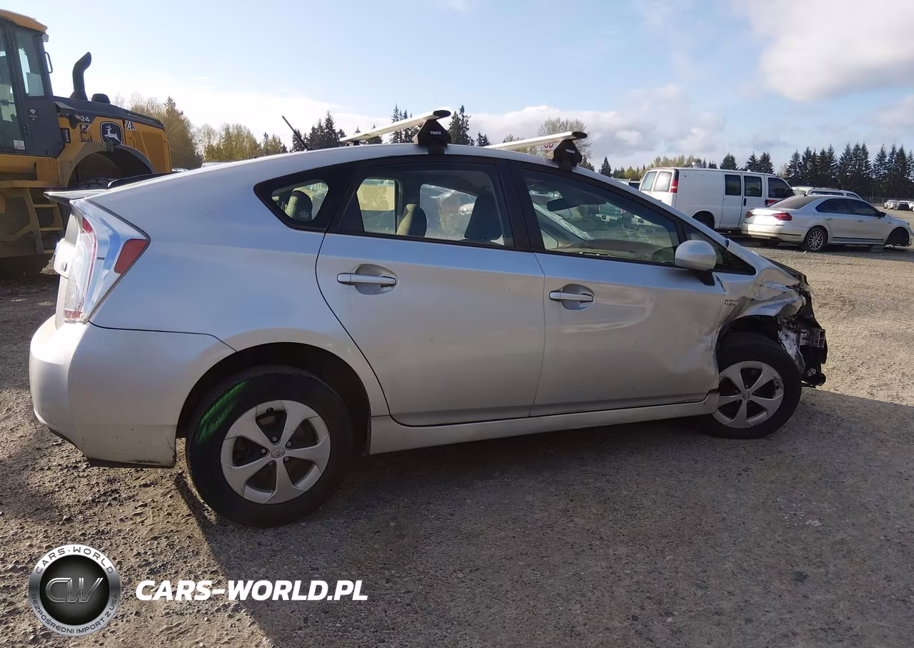 2013 Toyota Prius Two VIN:JTDKN3DU8D0355514 - 13