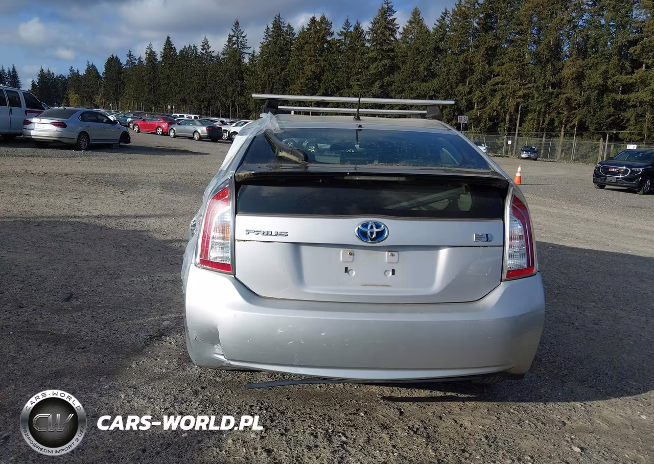 2013 Toyota Prius Two VIN:JTDKN3DU8D0355514 - 16