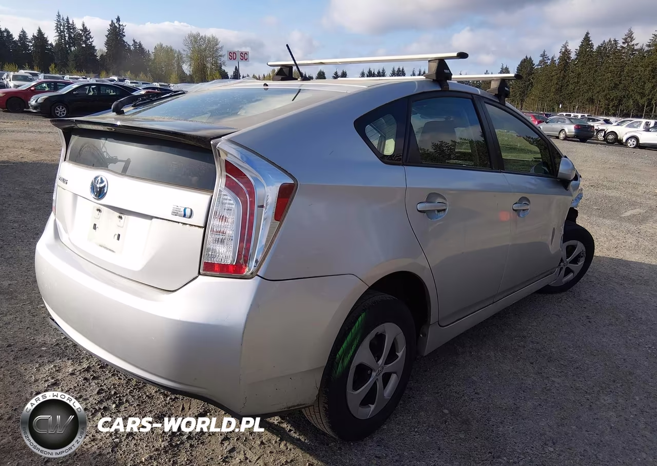 2013 Toyota Prius Two VIN:JTDKN3DU8D0355514 - 4