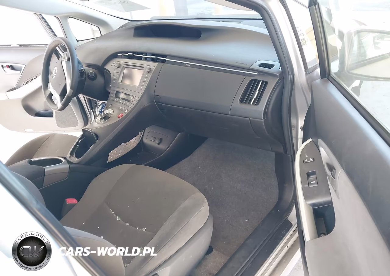 2013 Toyota Prius Two VIN:JTDKN3DU8D0355514 - 5