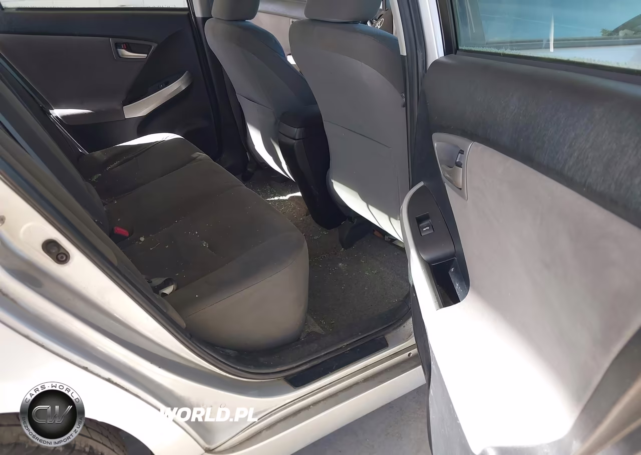 2013 Toyota Prius Two VIN:JTDKN3DU8D0355514 - 8