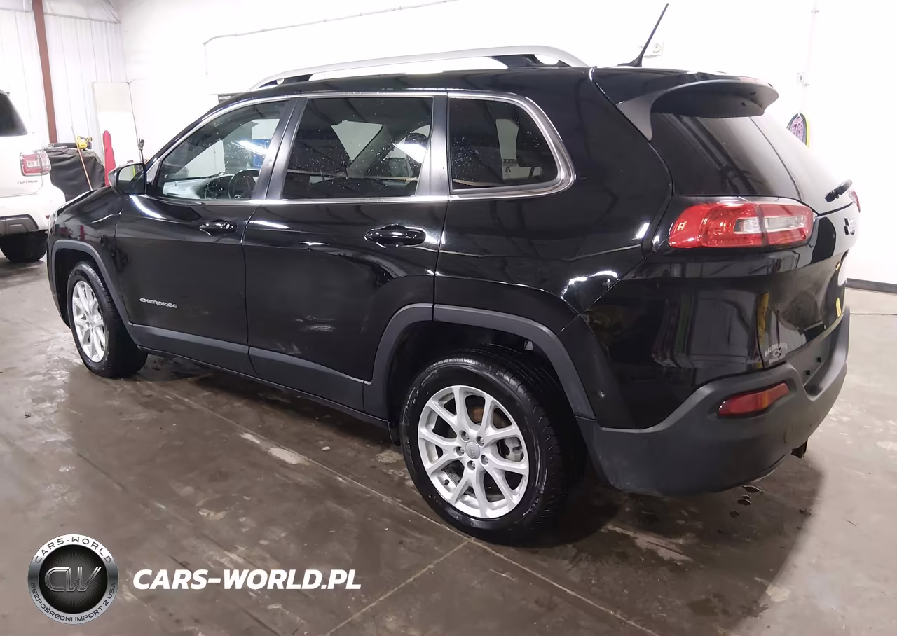 2018 Jeep Cherokee Latitude Fwd VIN:1C4PJLCBXJD536961 - 3