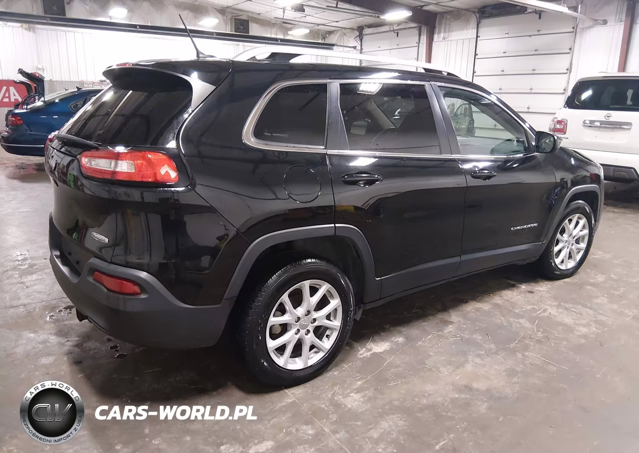 2018 Jeep Cherokee Latitude Fwd VIN:1C4PJLCBXJD536961 - 4