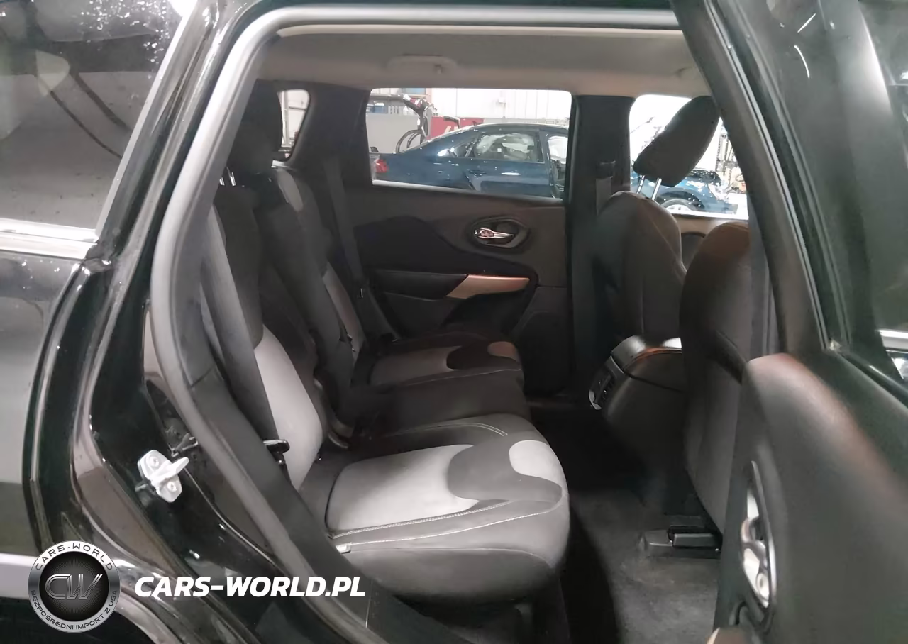 2018 Jeep Cherokee Latitude Fwd VIN:1C4PJLCBXJD536961 - 8