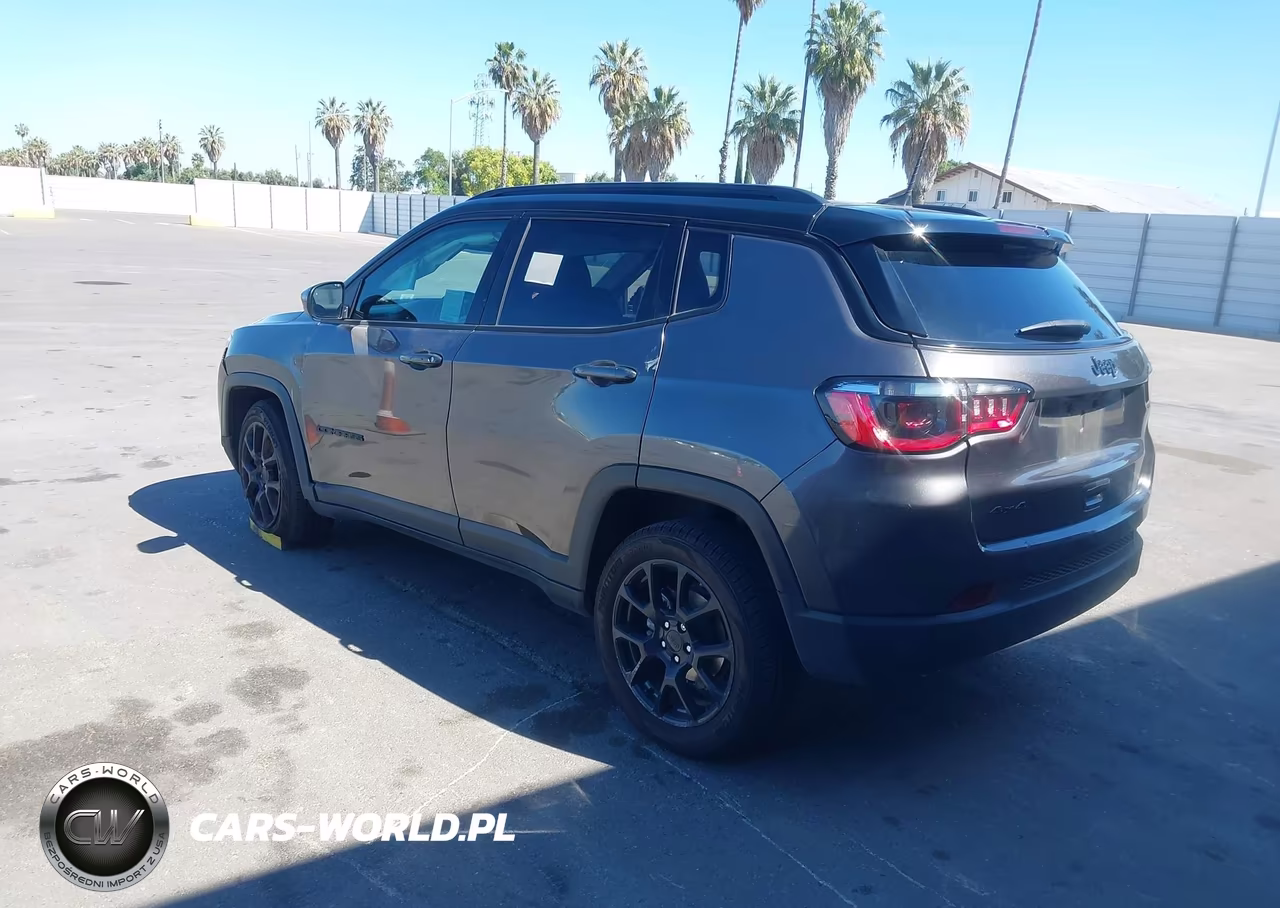 2023 Jeep Compass Altitude 4X4 VIN:3C4NJDBN3PT566332 - 3