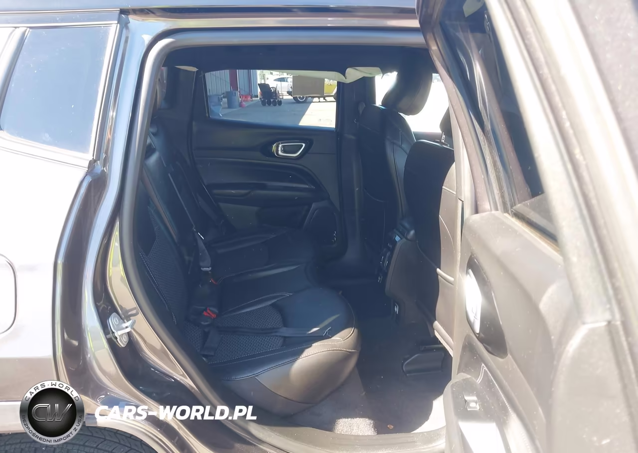 2023 Jeep Compass Altitude 4X4 VIN:3C4NJDBN3PT566332 - 8