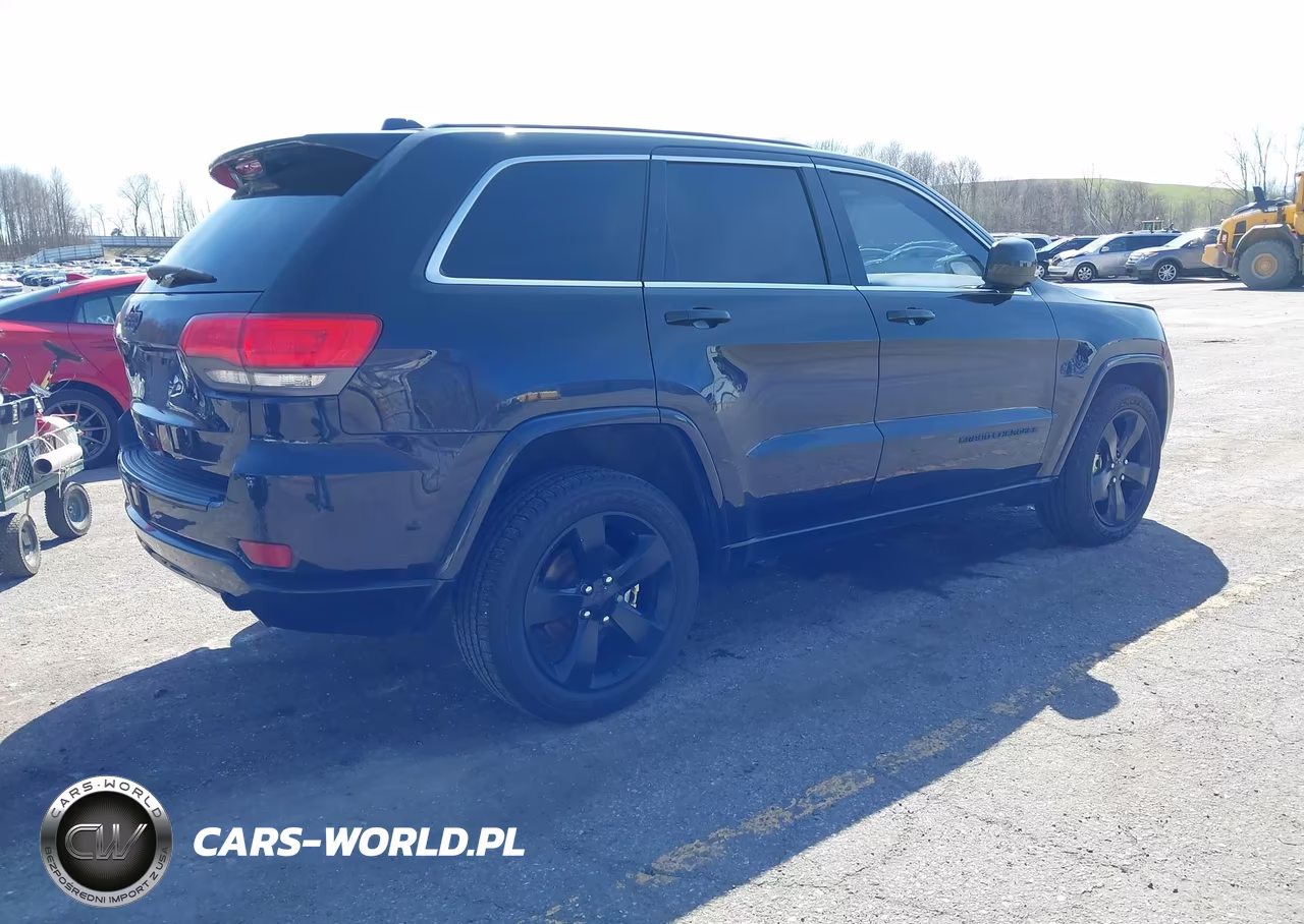 2015 Jeep Grand Cherokee Altitude VIN:1C4RJFAG3FC637216 - 4