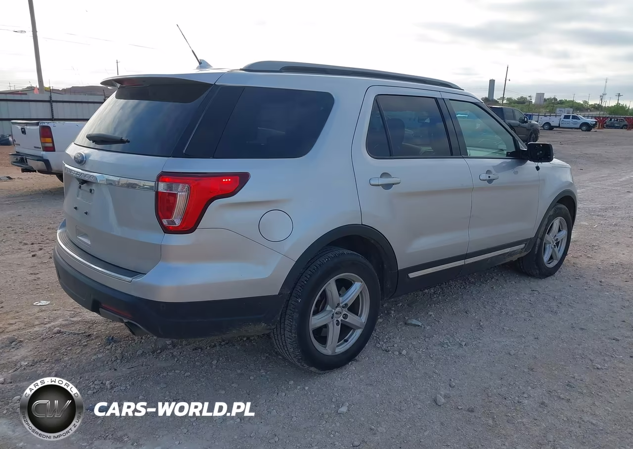 2018 Ford Explorer Xlt VIN:1FM5K7D86JGC41087 - 4