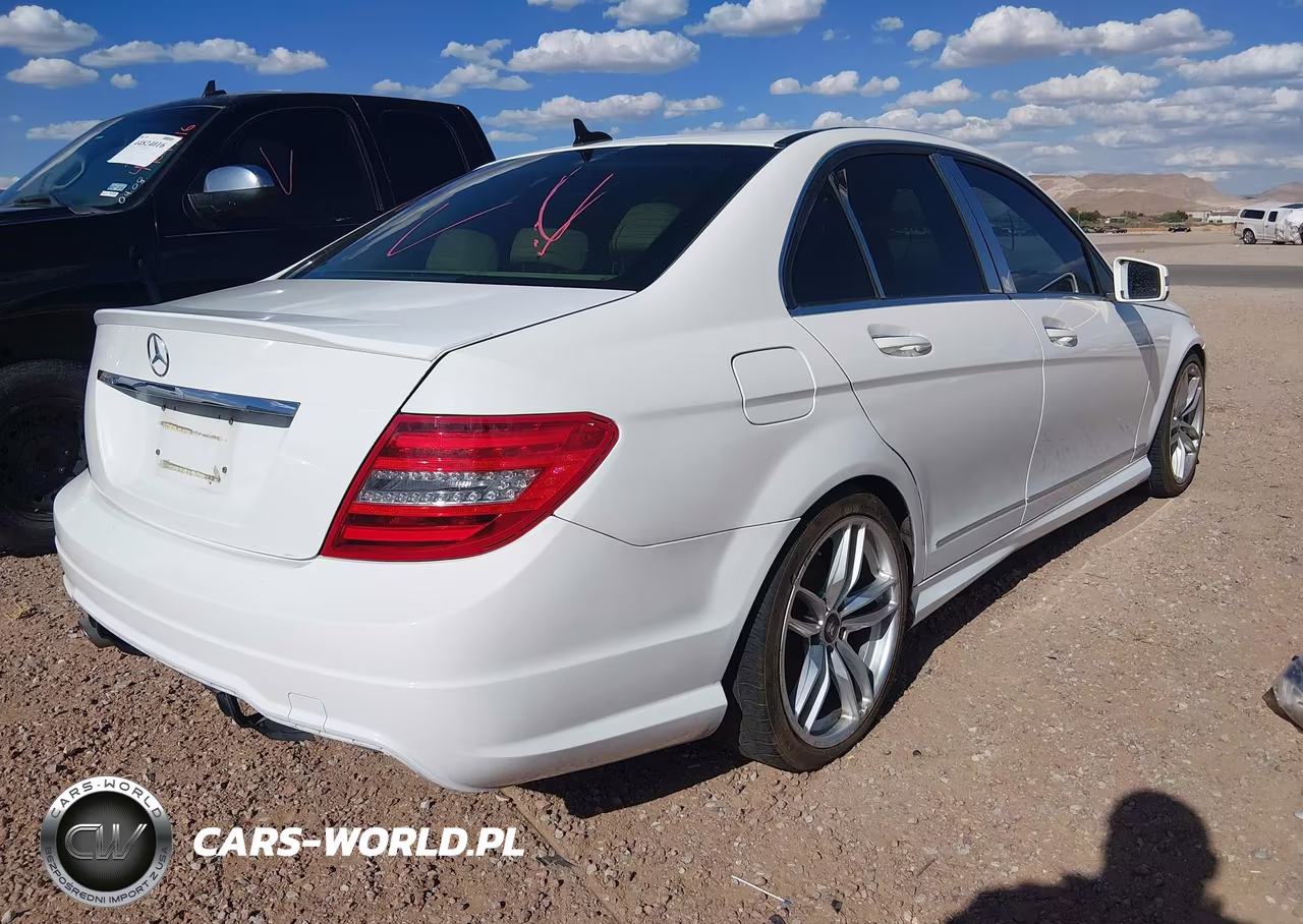 2013 Mercedes-Benz C 250 Luxury-Sport VIN:WDDGF4HB8DA825512 - 4
