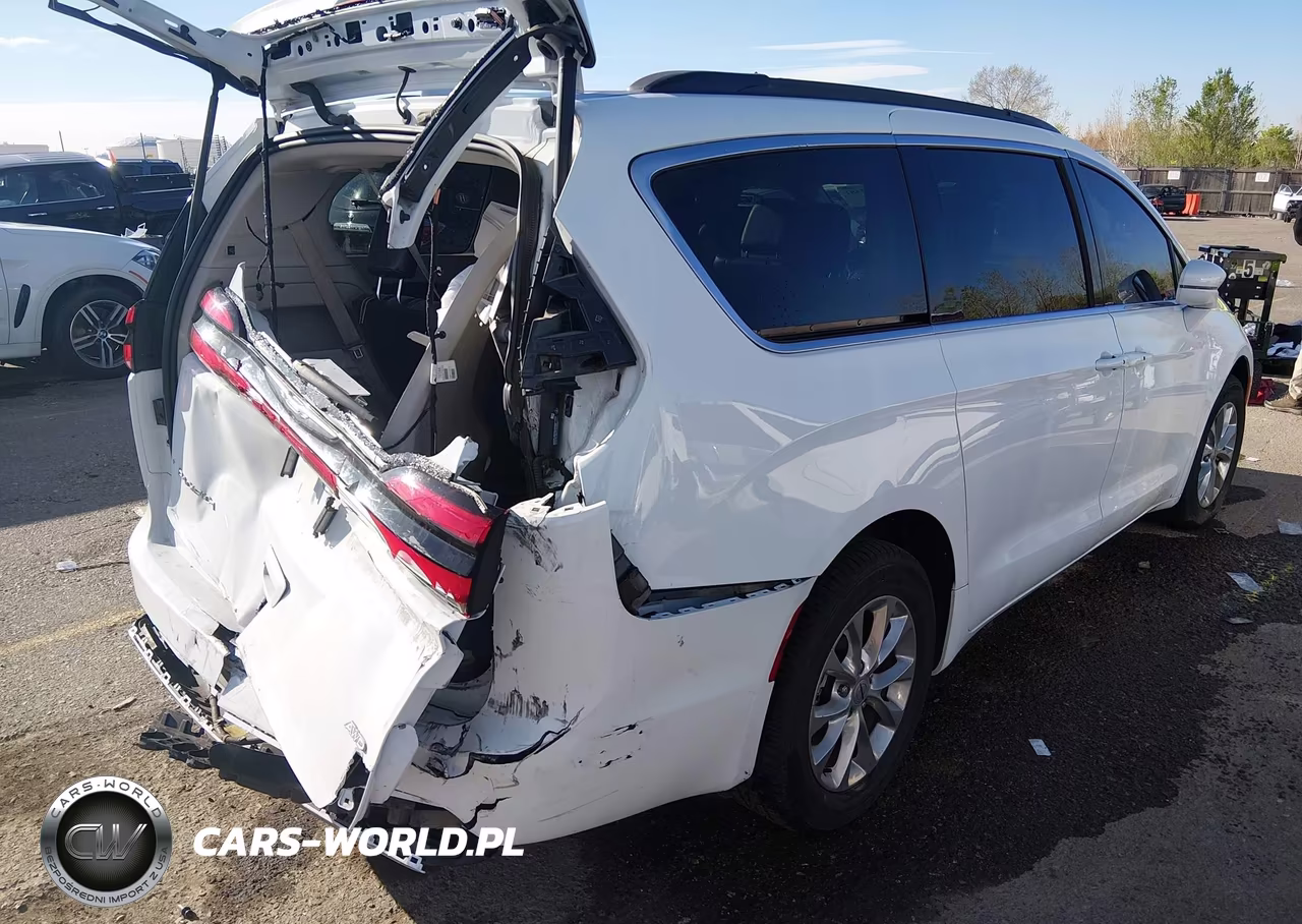2022 Chrysler Pacifica Touring L Awd VIN:2C4RC3BG8NR232157 - 4