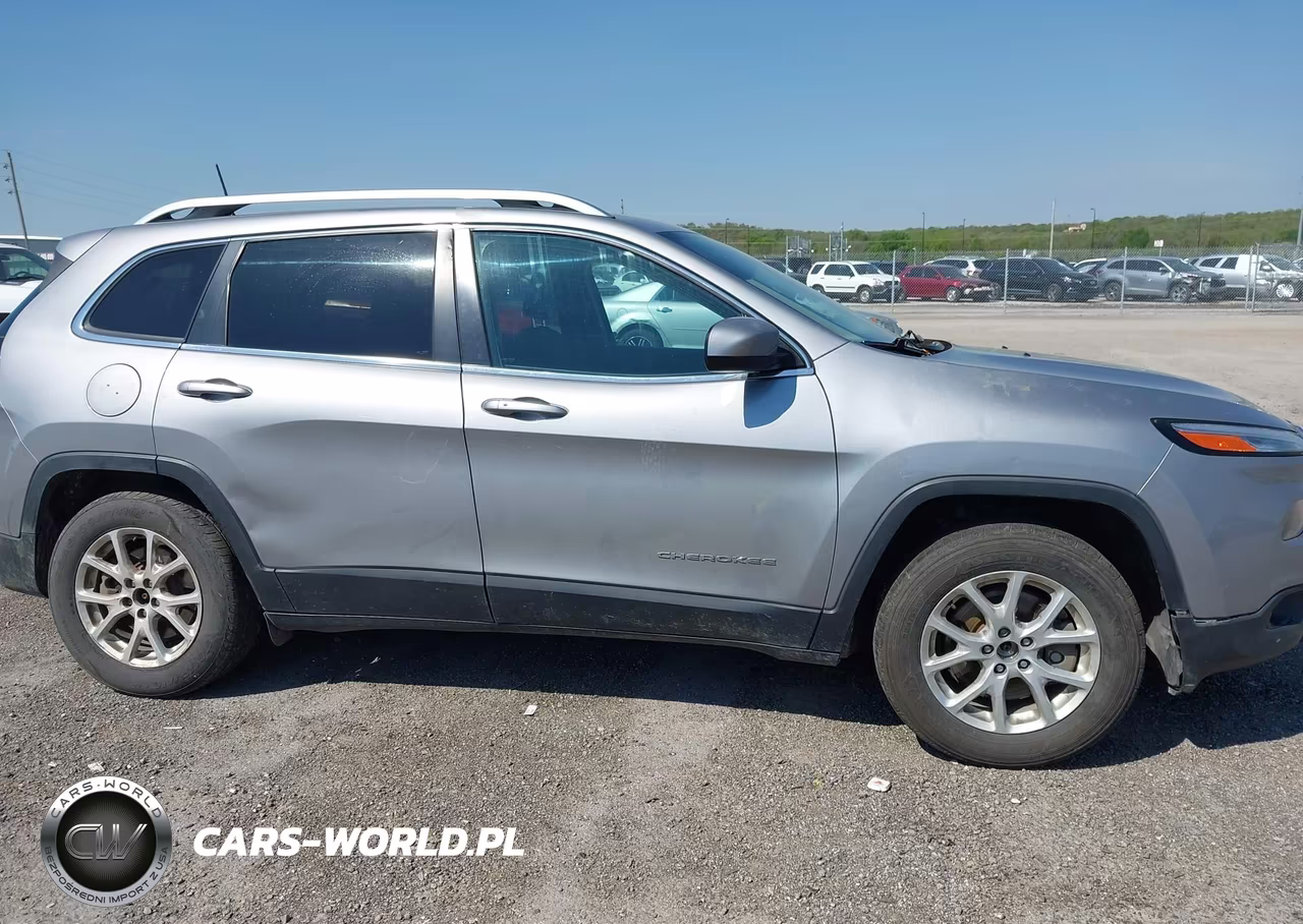 2017 Jeep Cherokee Latitude 4X4 VIN:1C4PJMCS3HW530522 - 14