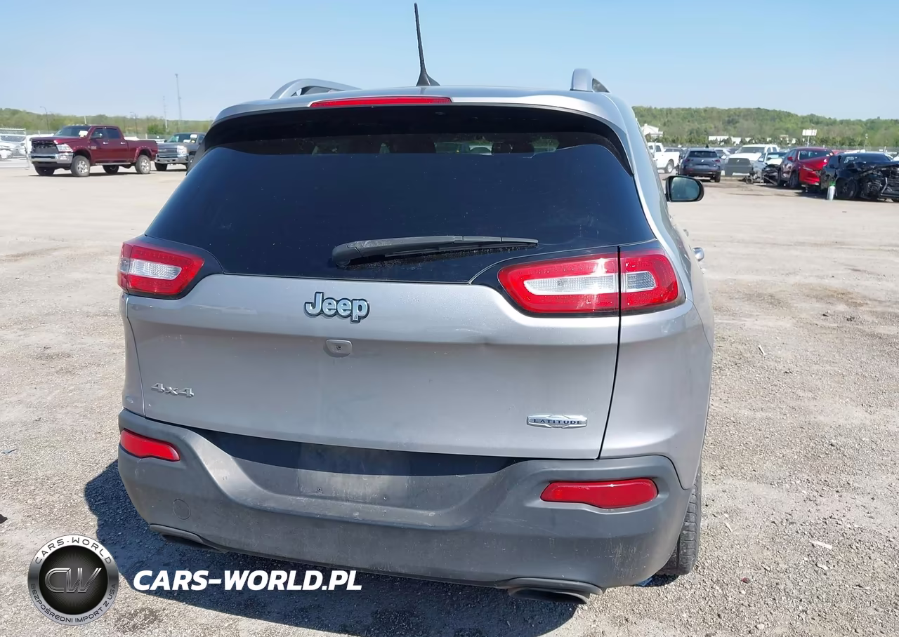 2017 Jeep Cherokee Latitude 4X4 VIN:1C4PJMCS3HW530522 - 17