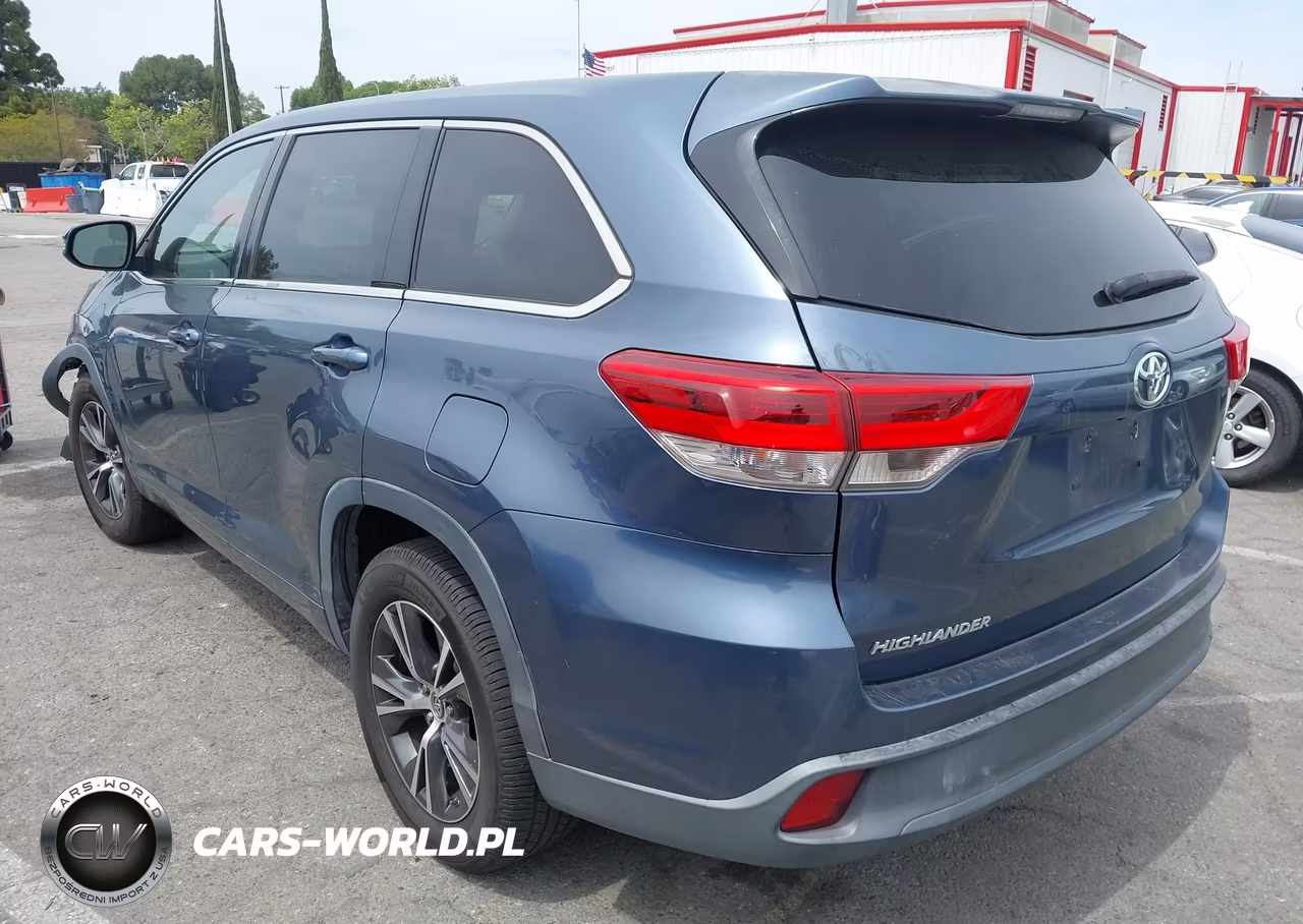 2017 Toyota Highlander Le VIN:5TDZARFH5HS028858 - 3