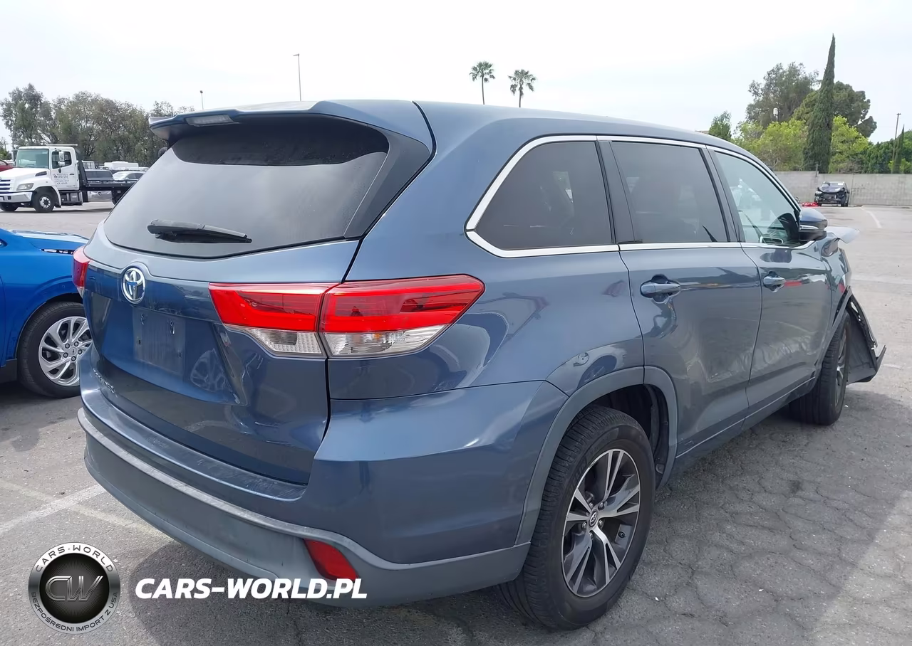 2017 Toyota Highlander Le VIN:5TDZARFH5HS028858 - 4
