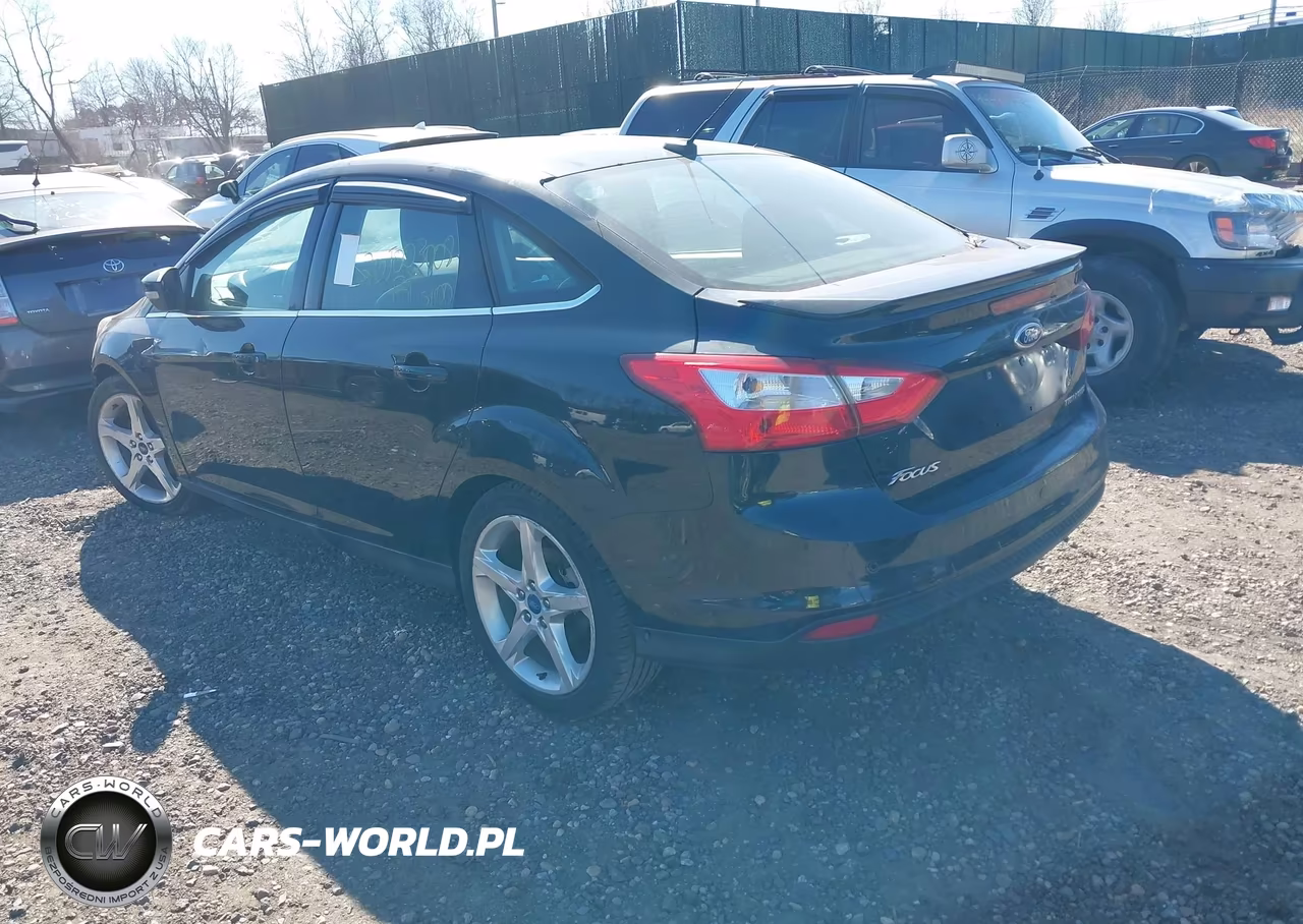 2012 Ford Focus Titanium VIN:1FAHP3J26CL341542 - 3